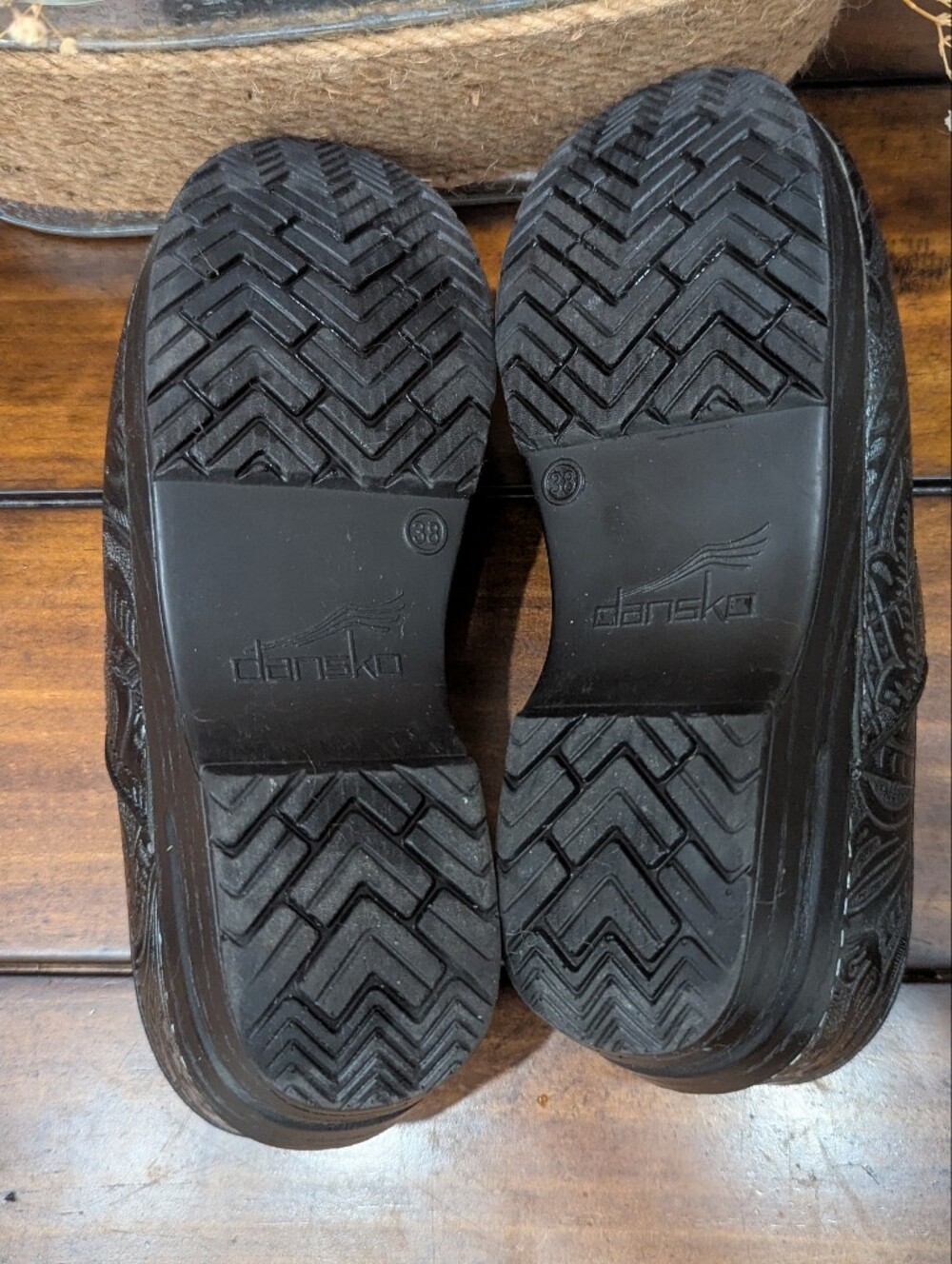 Dansko Professional Black Tooled Leather Floral Clogs Shoes EU 38 / US 7.5-8 - Picture 9 of 10